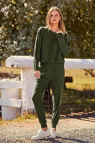 PRETTYGARDEN Women's 2023 Fall Fashion Outfits 2 Piece Sweatsuit Solid Color Long Sleeve Pullover Long Pants (Khaki,XX-Large)