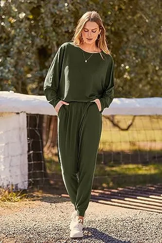 PRETTYGARDEN Women's 2023 Fall Fashion Outfits 2 Piece Sweatsuit Solid Color Long Sleeve Pullover Long Pants (Khaki,XX-Large)